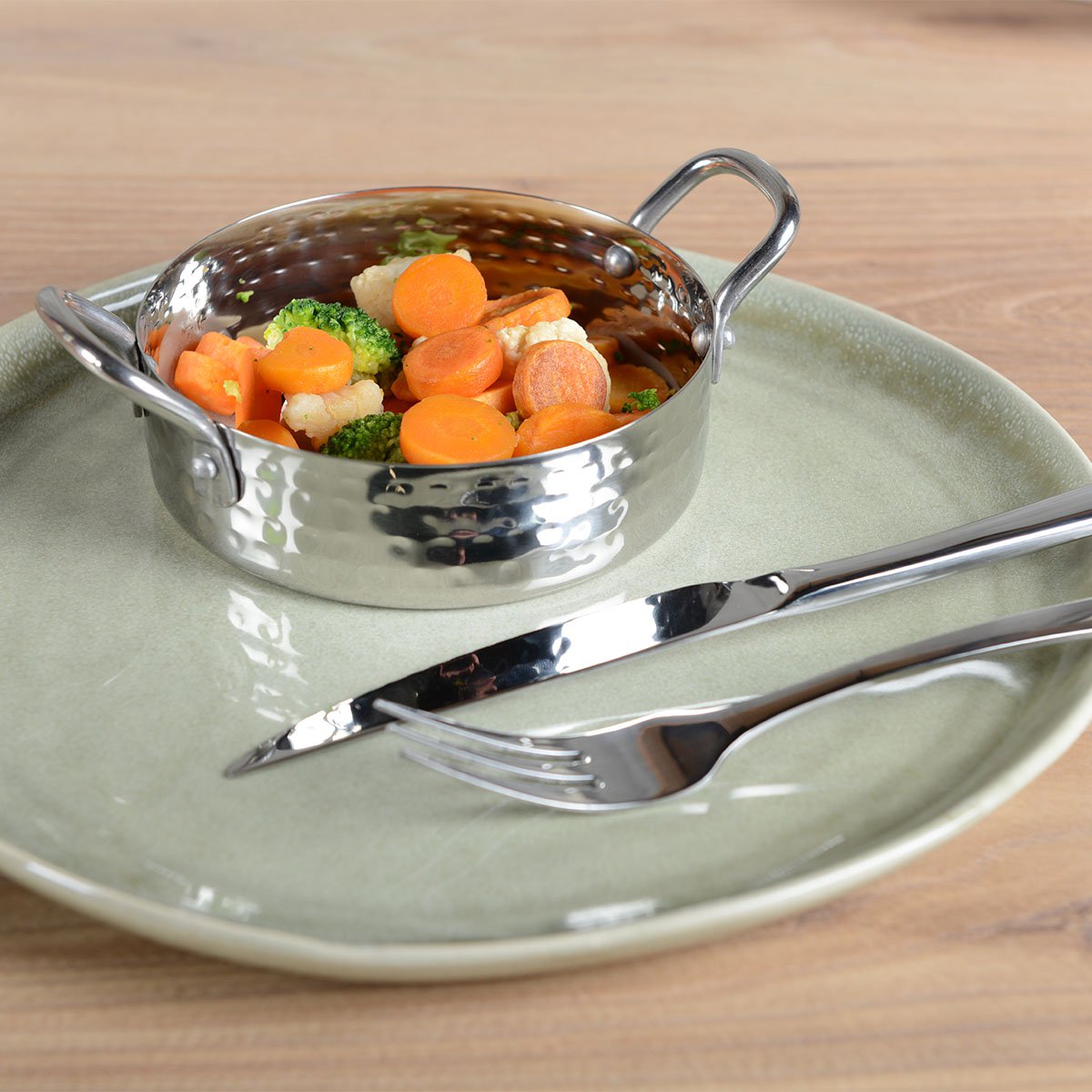 MINI GEHAMERDE RONDE STOOMBAK MET TWEE HANDVATTEN 12X12X4CM