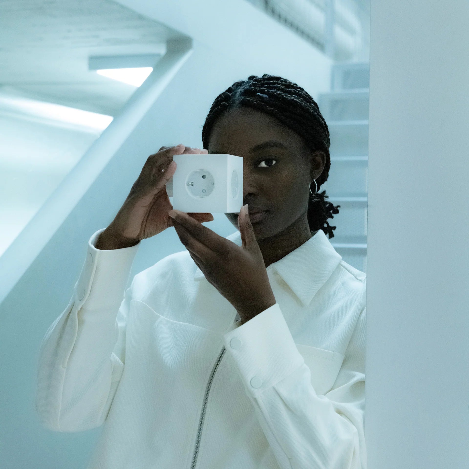 Avolt Square 2 Opal white