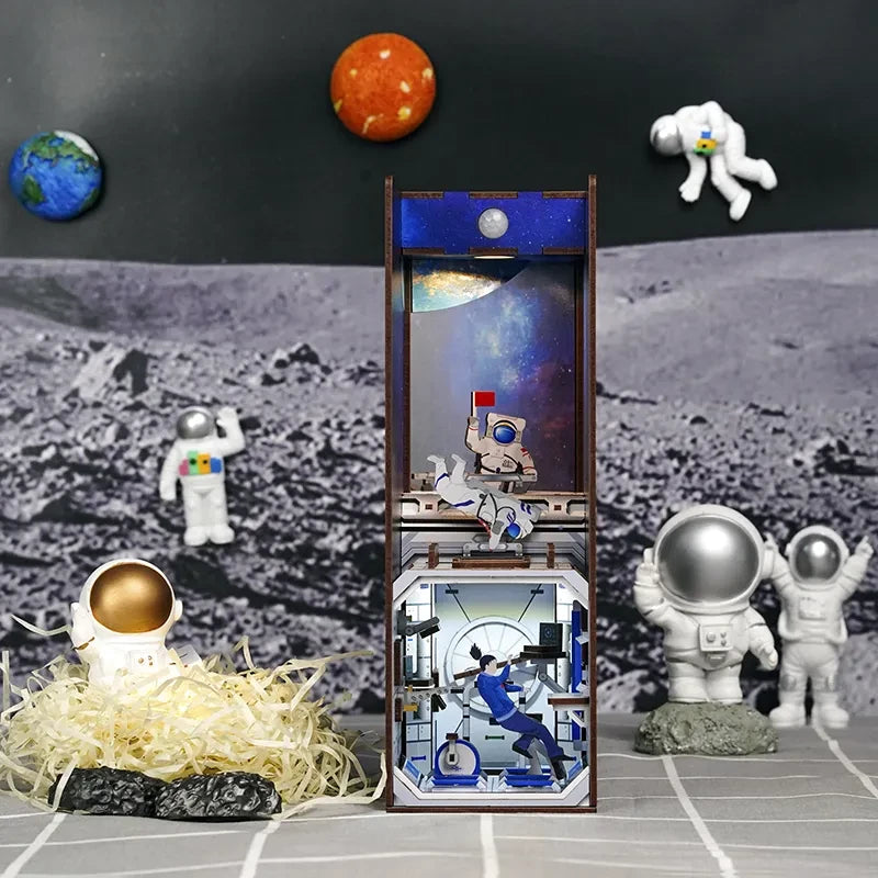 DIY Book Nook Boekensteun Space Station Boekensteun, Tone-Cheer, TQ124, 18x8x24,5cm