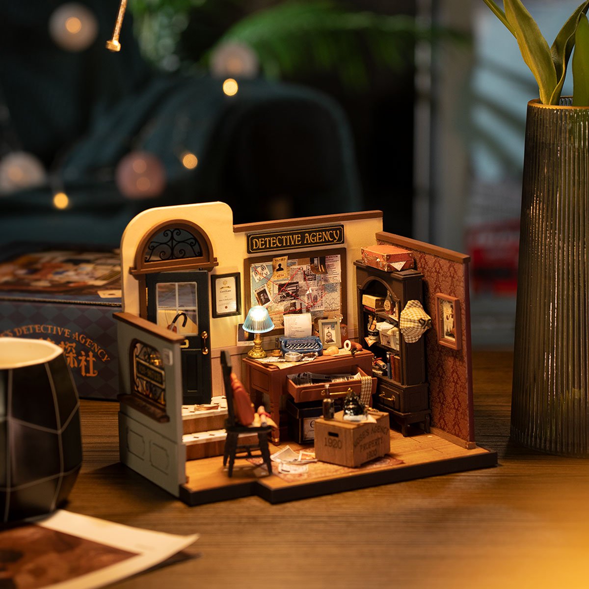 DIY Huisje Mose's Detective Agency met LED verlichting, Robotime, DG157, 20x12,8x15,8cm