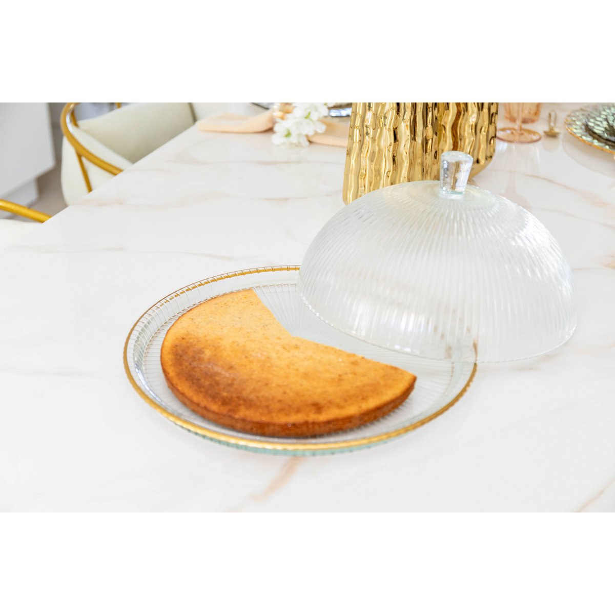 GLAZEN KLOK MET GOUDEN RANDEN OP PLATTE 32X32X17CM