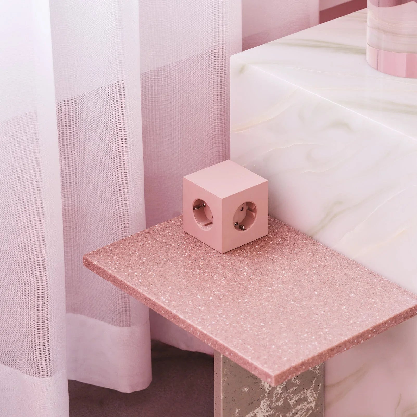 Avolt Square 1 old pink