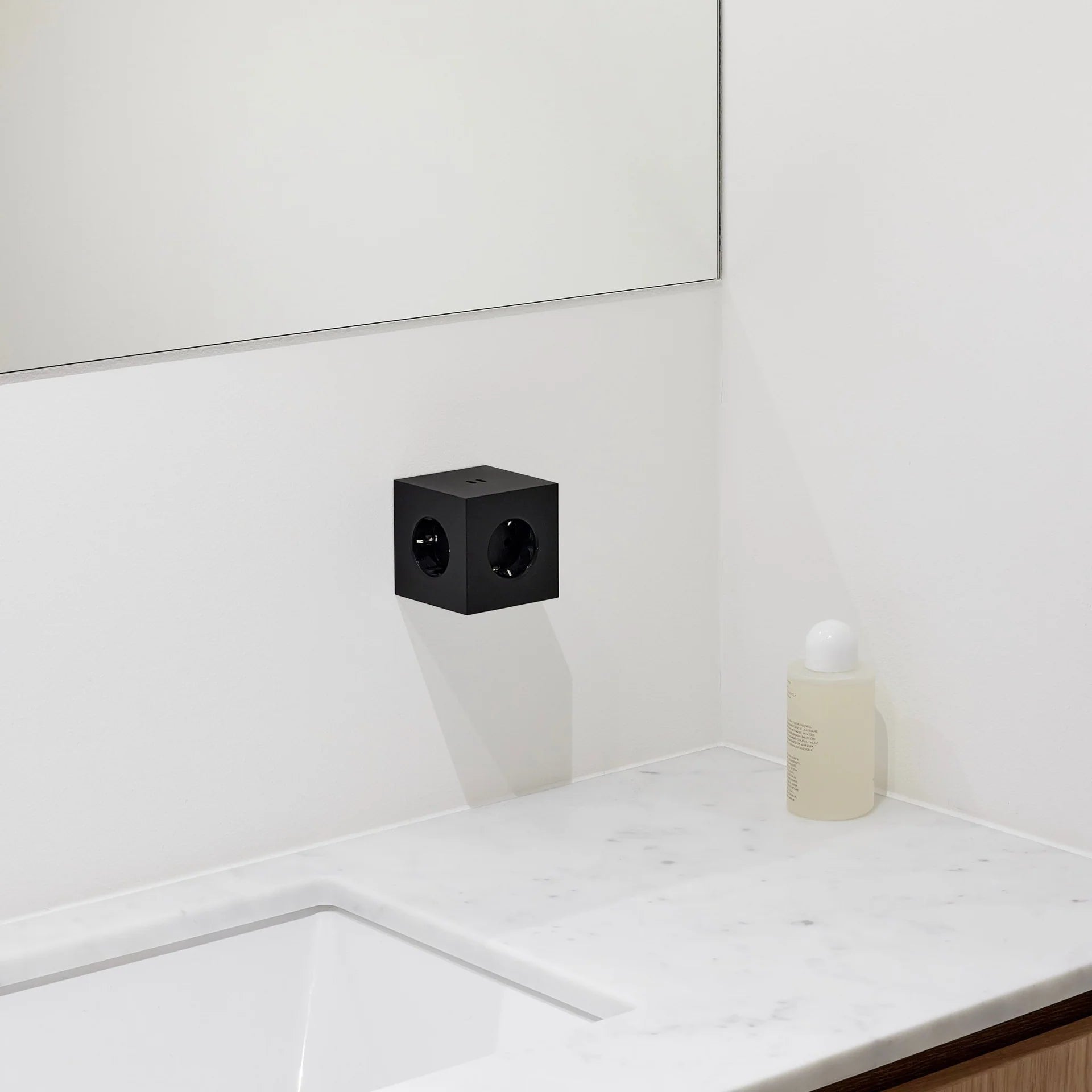 Avolt Square 2 black